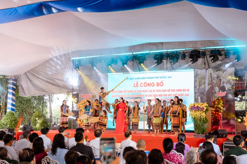 Sóc Bom Bo — Tiếng Chày Giã Gạo Kháng Chiến